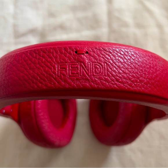 SOLD: FENDI x Beats by Dr.Dre headphones limited edition - red Beats Pro - Picture 3 of 3